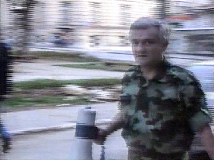 President_siege_megafone_2